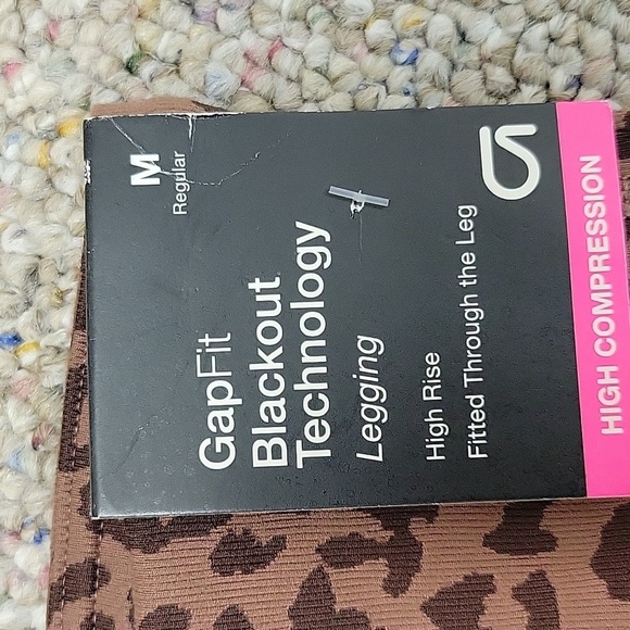 GAP Fit, Blackout Technology  High Compression Leggings, women's Sz Med NWT yoga - Picture 4 of 8